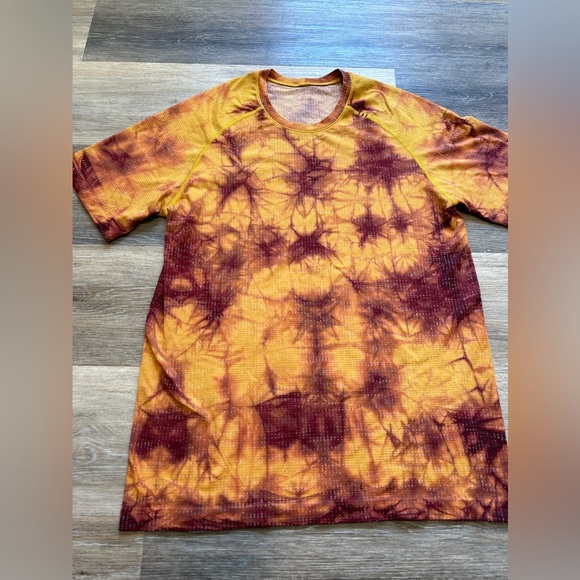 LULULEMON Men’s Orange Tye Dye Metal Vent Tech Short Sleeve Shirt Size Medium - Picture 3 of 9